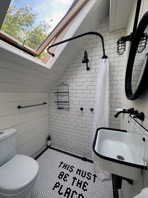 A Majestic Victorian Private Rear Access Quarters - Palm Beach Accommodation 4