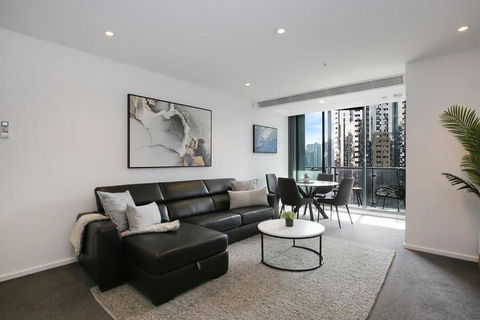 A Modern 2BR Apt With City Views FREE Parking - Palm Beach Accommodation 4