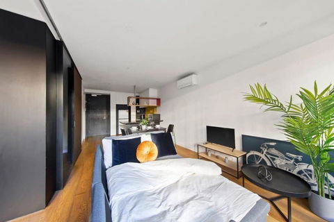 A Modern & Spacious 2BR Apt Near Melbourne Uni - Palm Beach Accommodation 2