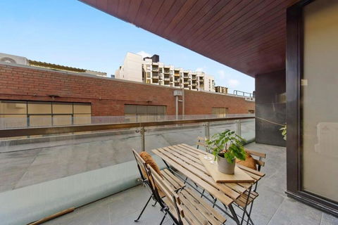 A Modern & Spacious 2BR Apt Near Melbourne Uni - Palm Beach Accommodation 3