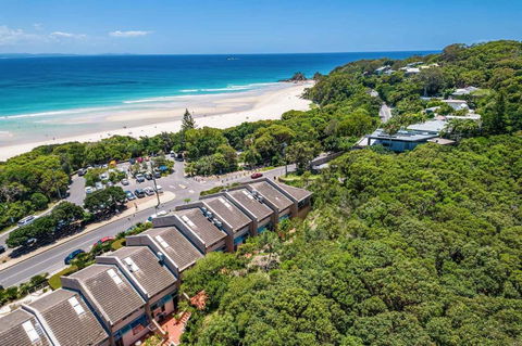 A Perfect Stay - 1 James Cook Apartments - Palm Beach Accommodation 1