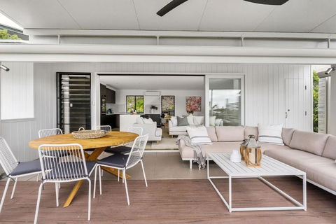 A Perfect Stay - Boardroom At Wategos - Palm Beach Accommodation 2