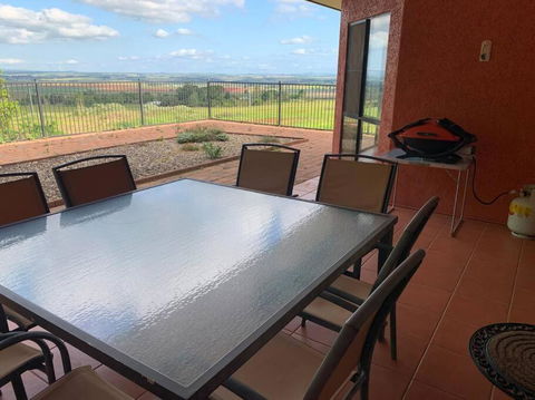 A Picturesque 3 Bedroom House With Splendid Views - Palm Beach Accommodation 1