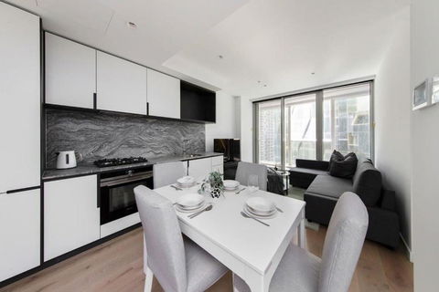 A Spacious & Lux Apt For 5 Next To Southern Cross - Palm Beach Accommodation 3