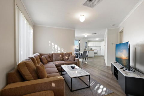 A Stones Throw - Palm Beach Accommodation 1