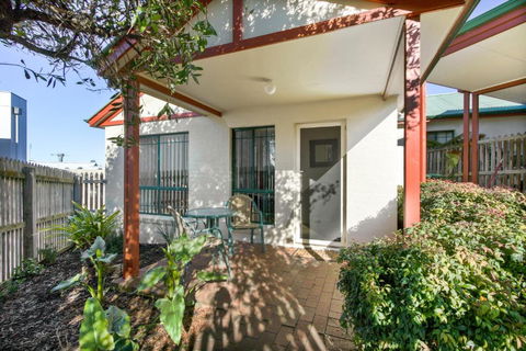 A Stones Throw - Palm Beach Accommodation 0