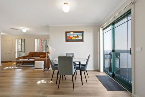 A Stones Throw - Palm Beach Accommodation 3
