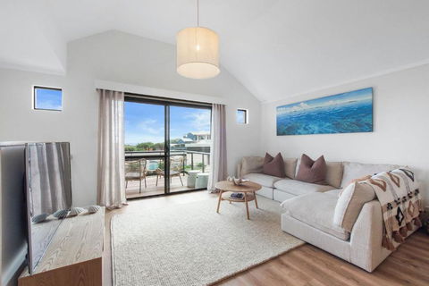 A Stones Throw Gnarabup - Palm Beach Accommodation 1