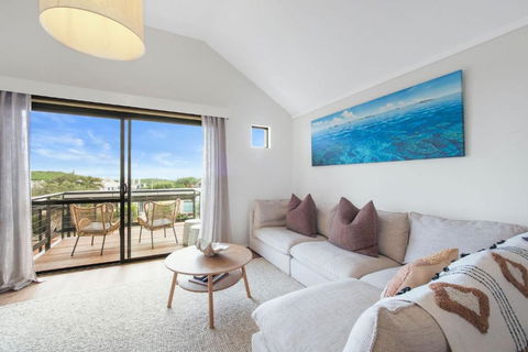 A Stones Throw Gnarabup - Palm Beach Accommodation 2