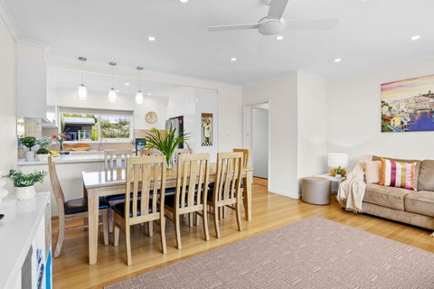 A Stones Throw - Palm Beach Accommodation 2