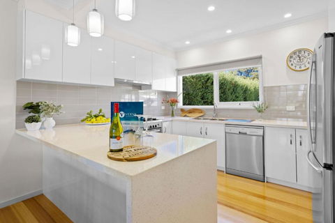 A Stones Throw - Palm Beach Accommodation 3