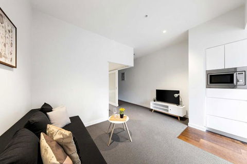 A Stylish Apt For 4 Near Queen Victoria Market - Palm Beach Accommodation 1