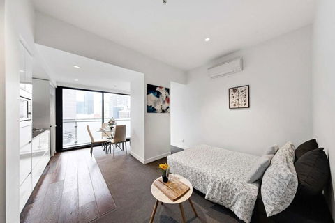 A Stylish Apt For 4 Near Queen Victoria Market - Palm Beach Accommodation 2