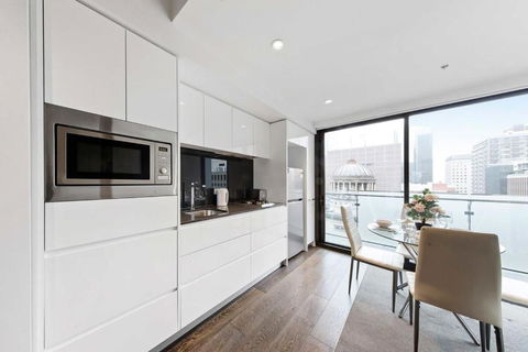 A Stylish Apt For 4 Near Queen Victoria Market - Palm Beach Accommodation 3
