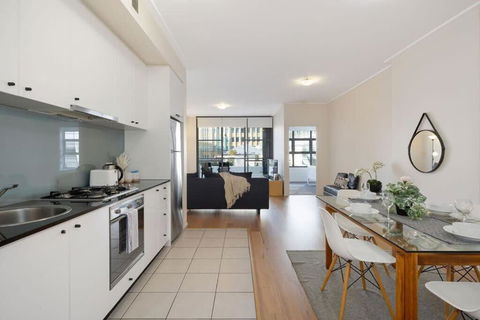 A Stylish & Bright Suite Next To Darling Harbour - Palm Beach Accommodation 1
