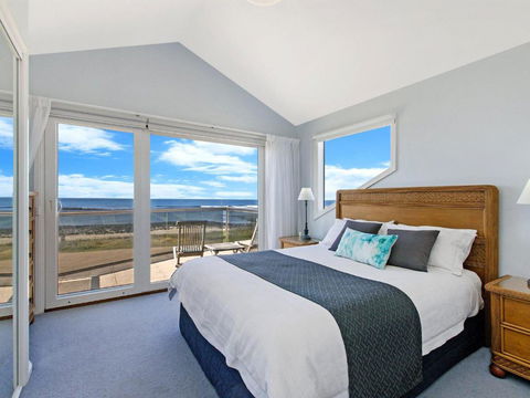 A Top Deck - Palm Beach Accommodation 0