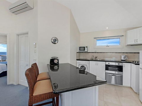 A Top Deck - Palm Beach Accommodation 1