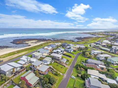 A Top Deck - Palm Beach Accommodation 3