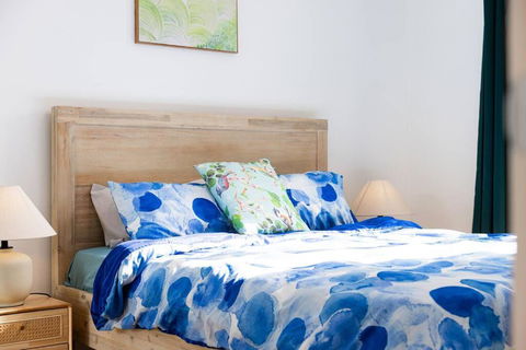 A Wabi-Sabi Style Apartment At City - Palm Beach Accommodation 2