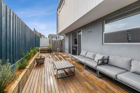 A Wave From It All Ocean Glimpse Central Torquay - Palm Beach Accommodation 4