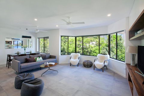 Aarons Luxury Retreat - Palm Beach Accommodation 4