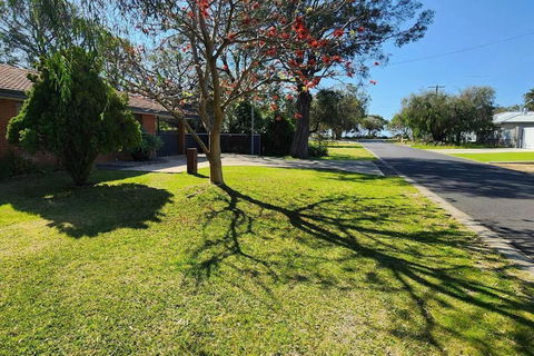 Abbey Beach Cottage - Palm Beach Accommodation 2