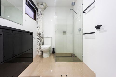 Abbey Motor Inn - Palm Beach Accommodation 2