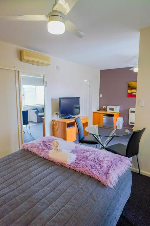 Abbotsleigh Motor Inn - Palm Beach Accommodation 3