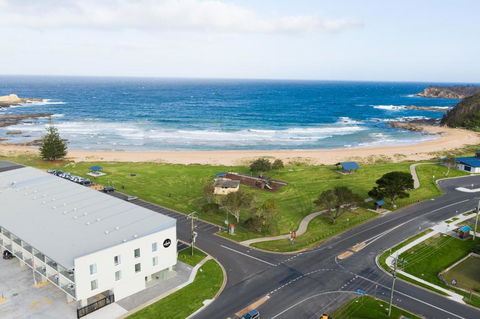 Abode Malua Bay - Palm Beach Accommodation 0
