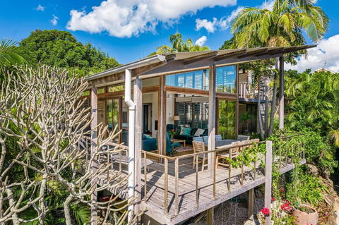 Above The Pass - Palm Beach Accommodation 0