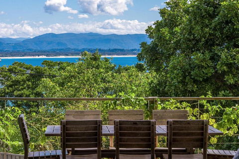 Above The Pass - Palm Beach Accommodation 3