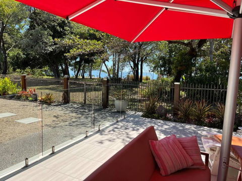 Absolute Beachfront 2 Bedroom Luxury Holiday Apartment - Palm Beach Accommodation 1