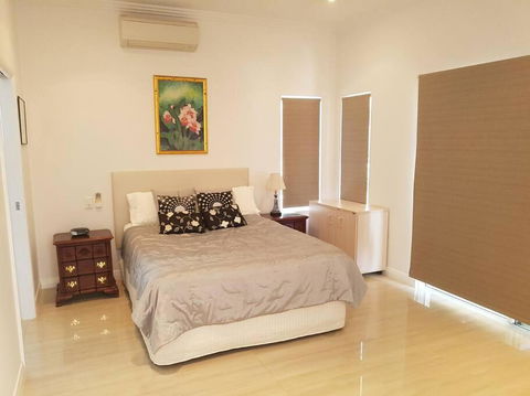Absolute Beachfront 2 Bedroom Luxury Holiday Apartment - Palm Beach Accommodation 3