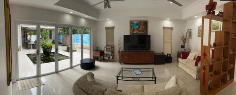 Absolute Beachfront 2 Bedroom Luxury Holiday Apartment - Palm Beach Accommodation 0