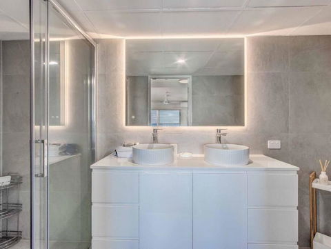 Absolute Beachfront Apartment In Paradise - Palm Beach Accommodation 2