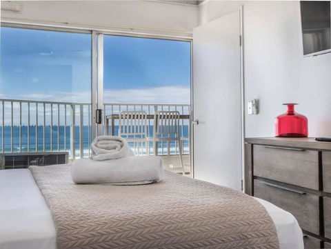 Absolute Beachfront Apartment In Paradise - Palm Beach Accommodation 3