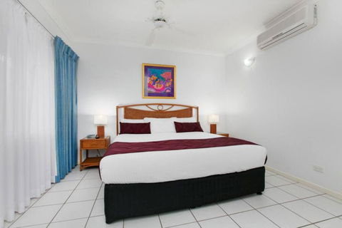 Absolute Beachfront Apartment - Palm Beach Accommodation 4