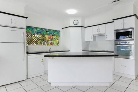 Absolute Beachfront Apartment - Palm Beach Accommodation 1