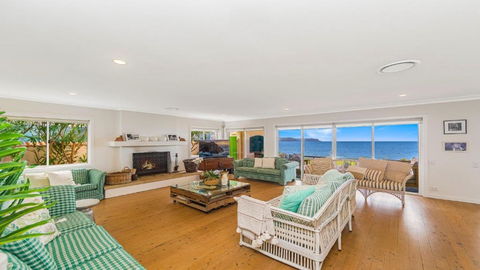 Absolute Beachfront Beauty - Pearl Beach - Palm Beach Accommodation 1