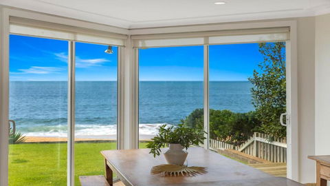 Absolute Beachfront Beauty - Pearl Beach - Palm Beach Accommodation 4