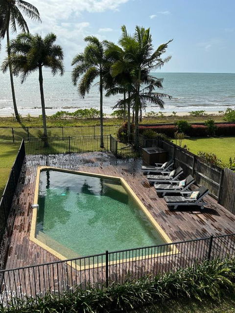 ABSOLUTE BEACHFRONT BLISS - NEWELL BEACH - 10 Metres To The Ocean - Palm Beach Accommodation 0