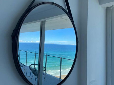 Absolute Beachfront Central Surfers Paradise - Palm Beach Accommodation 3
