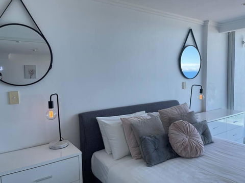 Absolute Beachfront Central Surfers Paradise - Palm Beach Accommodation 4