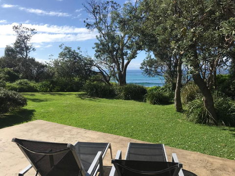 Absolute Beachfront Mollymook - Palm Beach Accommodation 2