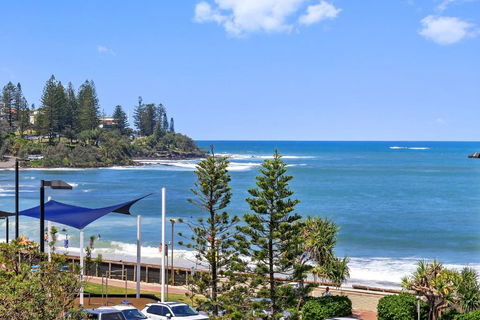 Absolute Beachfront Rolling Surf Resort - Palm Beach Accommodation 0
