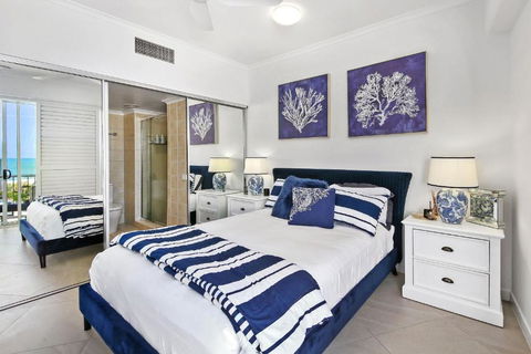 Absolute Beachfront Rolling Surf Resort - Palm Beach Accommodation 4