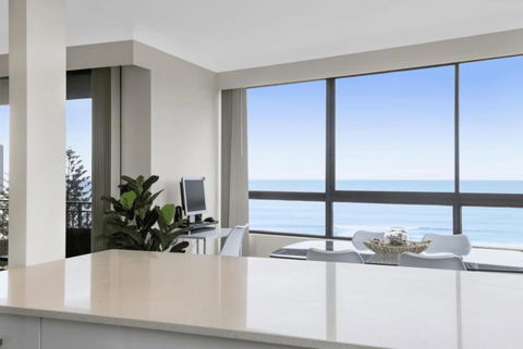 Absolute Beachfront Royal Palms - Palm Beach Accommodation 3