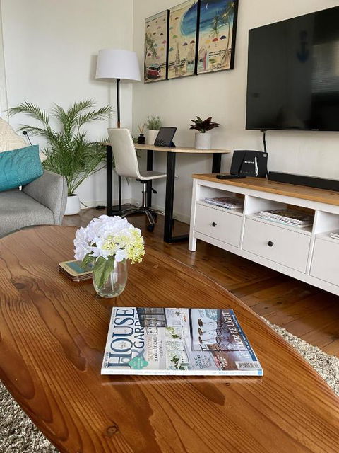 Absolute Lakefront House - Enjoy The Sunrise - Palm Beach Accommodation 4