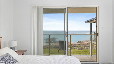 Absolute Waterfront Anna Bay - Palm Beach Accommodation 2