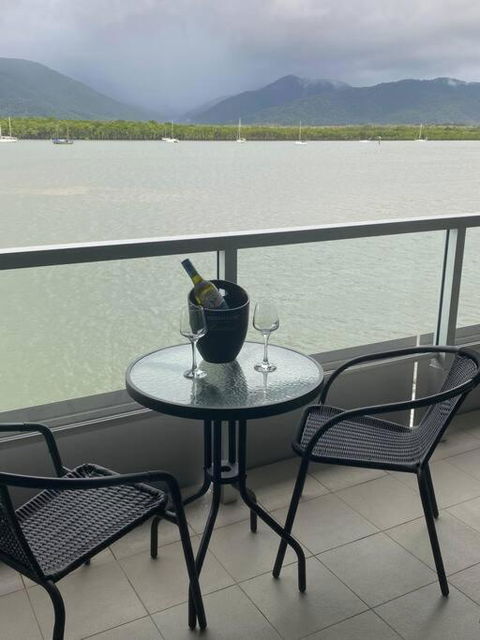 Absolute Waterfront Apartment - Palm Beach Accommodation 2